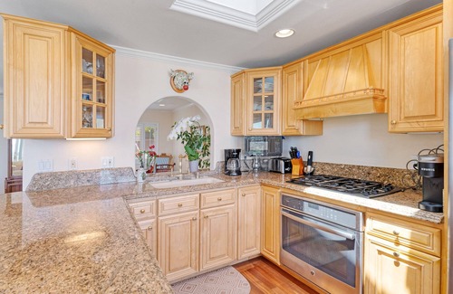 Capitola Condo | BEACH FRONT LUXURY VENETIAN - 2 Jacuzzi Tubs - 2 Parking Passes - BBQ