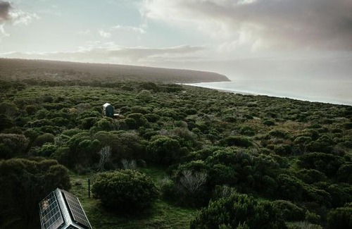 Antechamber Bay House | Beach Front Off-Grid Cabin on Kangaroo Island - Rae
