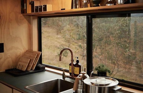 Antechamber Bay House | Beach Front Off-Grid Cabin on Kangaroo Island - Rae