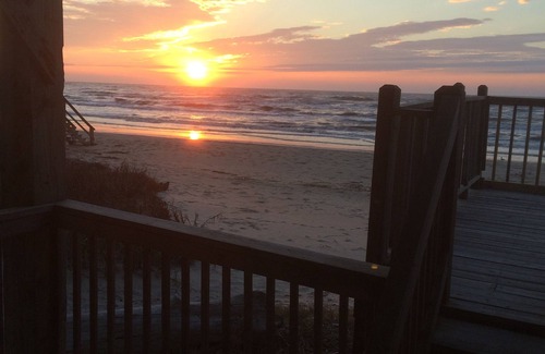 Surfside Beach House | Beach Front On Pedestrian Beach - bare feet to beach oct 7-9Sale@150nt +10% Off
