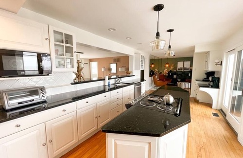 Villas House | Beach Front, Stunning Views, Pet Friendly, Professionally Decorated, WOW