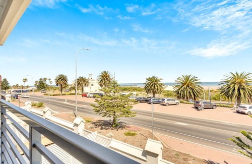 Semaphore House | Beach Front Townhouse on The Esplanade