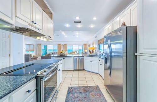 East End House | Beach Front, Swimming Pool, FREE Beach Gear!