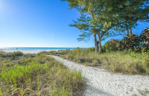 Bradenton Beach Apartment | Beach Front Villa - Right On The Beach!