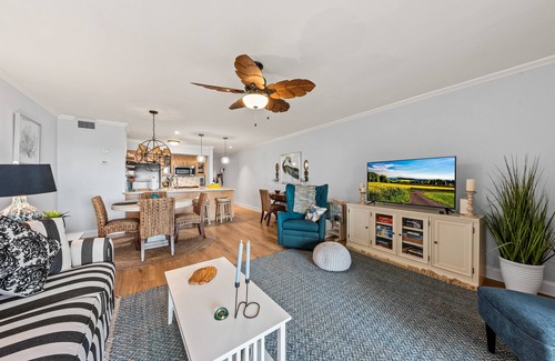 Kiawah Island Villa | Beach Front w/Beautiful Sunsets! Walk to Pools! Amenity Cards! Dog Friendly!