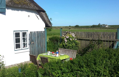 St. Peter-Ording Apartment | Beach fun and a world heritage site - dreamlike secluded location in St. Peter-Ording