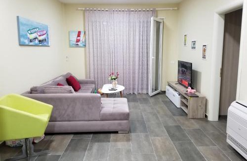 Ishem House | Beach Garden Home, Lalzi Bay