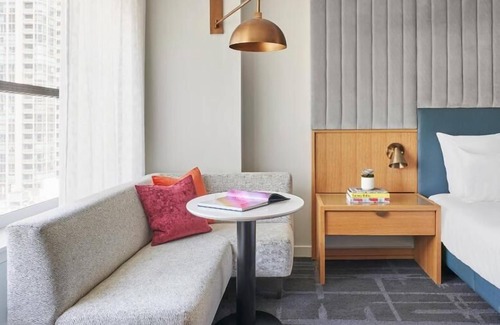Downtown Chicago Hotel | Beach Getaway! Minutes to Street Beach and Ohio Street Beach! Parking!