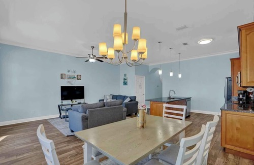 Crescent Beach House | Beach getaway