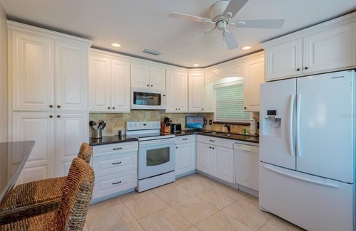 Bradenton Beach House | Beach Getaway with Rooftop Deck, Pool, & Spa - Sideways