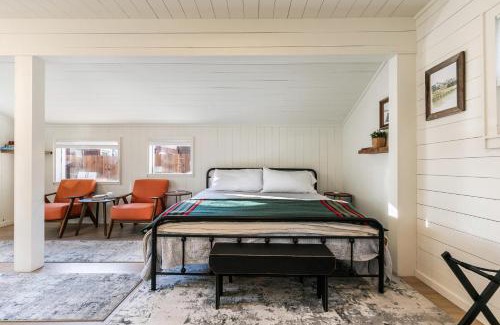 Kings Beach House | Beach Haven Lakefront - On a Sandy Beach with Guest House