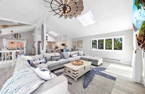 Peahala Park House | Beach Haven Park 4 Bed, 3.5 Bath Reverse Living, Beach Block, Heated Pool