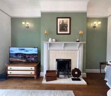 Moffat House | Beach Hill House - Rhos on Sea