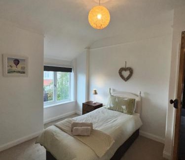 Moffat House | Beach Hill House - Rhos on Sea