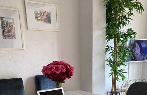 Old Town Apartment | Beach holiday or work from home in Historic Old Town 4min walk to beach