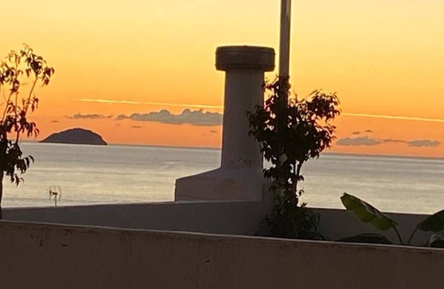 Old Town Apartment | Beach holiday or work from home in Historic Old Town 4min walk to beach