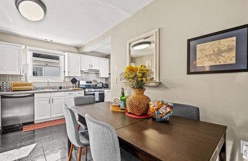Quincy Apartment | Beach Home next to Boston & T, King Bed, Park Free