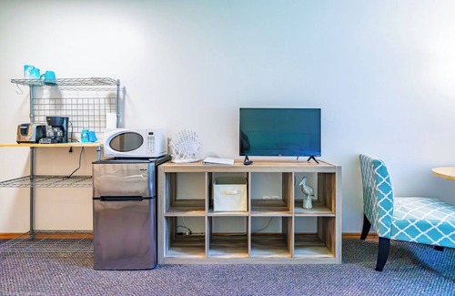 Oscoda Hotel | Beach Hotel Room · Havenwood Shores No. 12