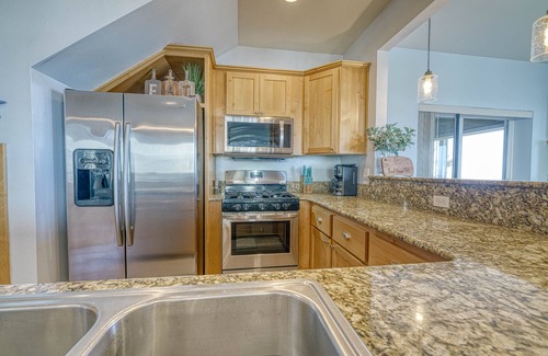 Gold Beach House | Beach House 101 | Oceanfront Beach House W/Spa and Arcade