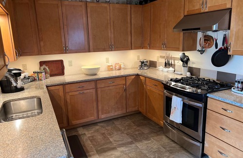 Pacific Beach House | Beach House Getaway - Amazing Location! 3-min Walk to the Beach!