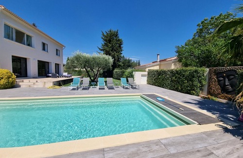 Sollies Pont Villa | Beach House in the heart of the olive trees, close to the sea