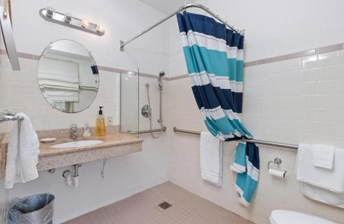 Downtown Hotel | Beach House Inn & Suites