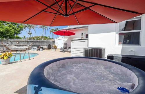 Lantana House | Beach House/KING BD/Hot Tub/Pool/Fire Pit/Gym/Golf