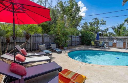 Lantana House | Beach House/KING BD/Hot Tub/Pool/Fire Pit/Gym/Golf
