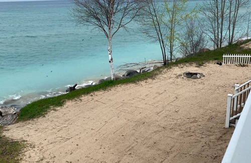 Lake Leelanau Cottage | Beach house on Lake Michigan~ Views Of Sleeping Bear Shoreline/Manitou Islands