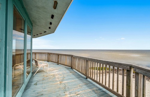 Cedar Island House | Beach House Privacy and Serenity by RedAwning