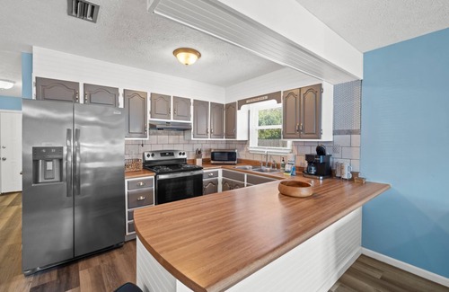 Bahama Beach House | Beach House Seas The Day - Beach Across Street, Free Activities Daily