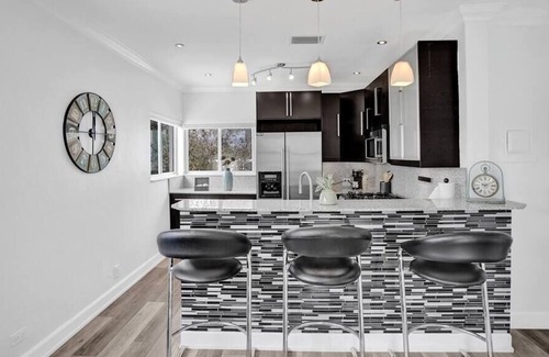 Hendricks and Venice Isles Apartment | Beach Isles! 1 Bed-Full kitchen