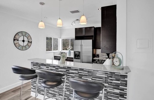 Hendricks and Venice Isles Apartment | Beach Isles! 1 Bed-Full kitchen