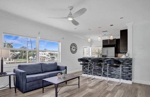 Hendricks and Venice Isles Apartment | Beach Isles! 1 Bed-Full kitchen