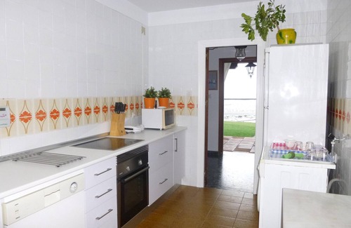 Sanlucar de Barrameda Ski Chalet | Beach line villa with stunning sea views. WIFI. Private garden