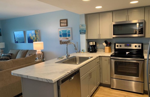 Surf City Condo | Beach Lovers, Oceanview, Cute 1 BR, 2 full BA condo in Surf City sleeps 5