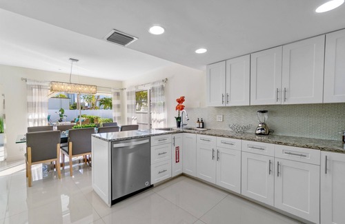 Singer Island House | Beach Lux Heated Pool, Infinity Spa, Cabana, Golden Tee Arcade Walk to Beach