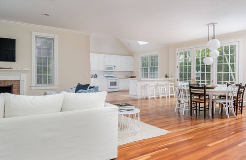 East Hampton North House | Beach nearby and pool in your backyard in this family-friendly modern home