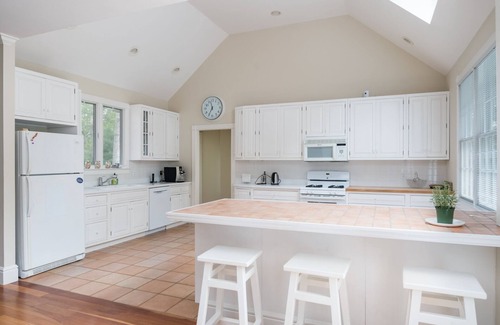 East Hampton North House | Beach nearby and pool in your backyard in this family-friendly modern home