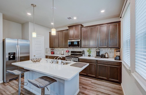 Addicks House | Beach Oak Drive Property - Energy Corridor