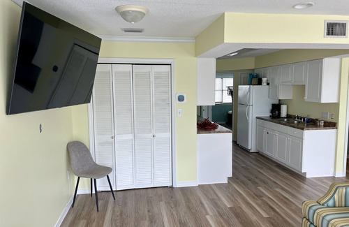 Gulf Shores House | Beach or Bay, just Steps Away-Gulf Shores, West Beach Section. Quiet, safe area
