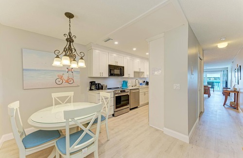 Bradenton Beach Condo | Beach Palms 6B-Beach 1 Minute WalkHeated Pool-Free Wi-Fi-Dock-Surrounded By Wate