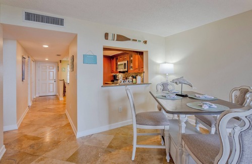 Sand Key Condo | Beach Paradise Breathtaking Sunset Beach View Pool Hot tub Private