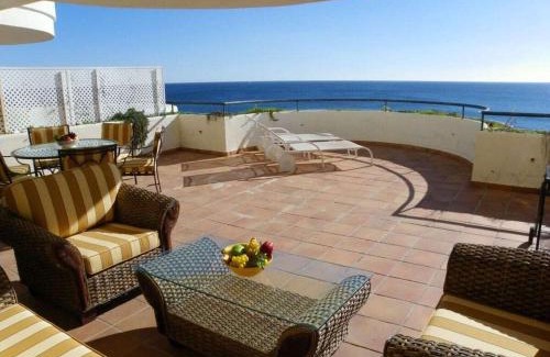 Buenas Noches House | Beach Penthouse Bermuda Beach 3