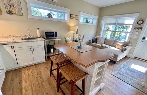 North Carolina Coast Apartment | Beach Pkg/Private Garden Apt/Patio/Bikes/Beach Equip -SAVE On Parking & Rentals