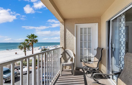 Madeira Beach Condo | Beach Place 211 Gulf Front 3 BR