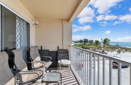 Madeira Beach Condo | Beach Place 211 Gulf Front 3 BR