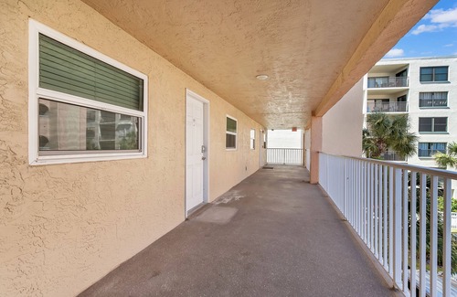 Madeira Beach Condo | Beach Place 211 Gulf Front 3 BR