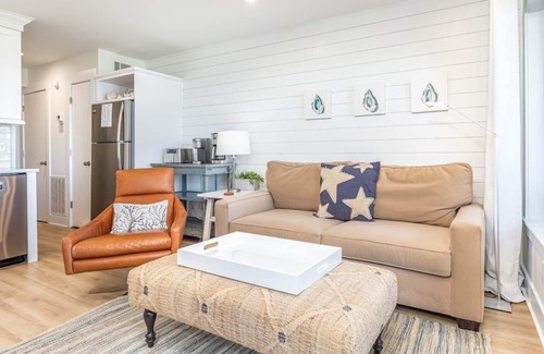 Tybee Island Condo | Beach Racquet A220 | Sunset Views, Steps to Beach