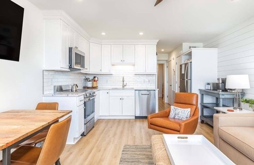 Tybee Island Condo | Beach Racquet A220 | Sunset Views, Steps to Beach